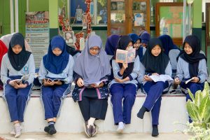 Dispusarda Kota Metro & Semangat Membaca Lewat Perpustakaan Keliling di SMP Negeri 8