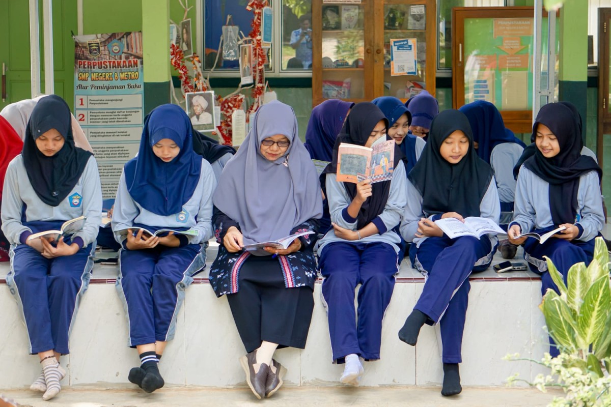 Dispusarda Kota Metro & Semangat Membaca Lewat Perpustakaan Keliling di SMP Negeri 8