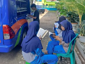 Perpustakaan Keliling Sambangi SMP Muhammadiyah 1 Metro Barat